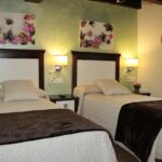 Habitación doble del Hotel Villa Fontanas en Hontanas, Camino Francés