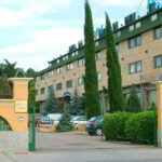 Entrada al recinto del Hotel Alda Río Tormes