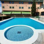 Piscina exterior del Hotel Alda Río Tormes